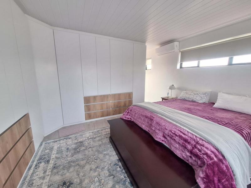 5 Bedroom Property for Sale in Reebok Western Cape